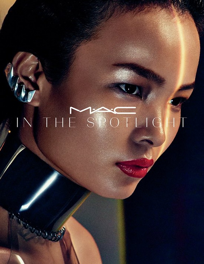   Новая коллекция для стробинга MAC In The Spotlight Makeup Collection Winter 2016-2017